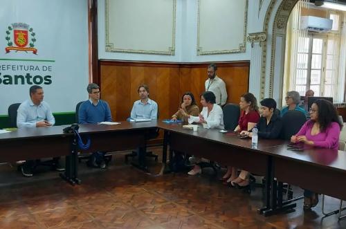 Débora Camilo se reúne com a prefeitura e com os moradores da Ocupação Anchieta