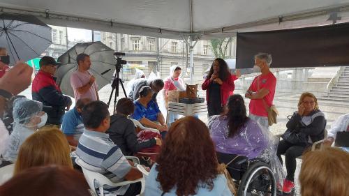 Débora vai a ato dos Servidores Municipais por reajuste salarial