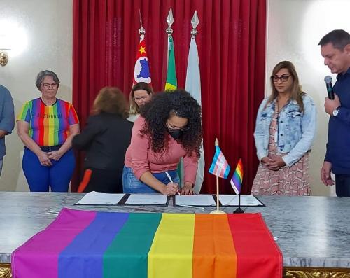 Santos Cria o Conselho Municipal de Política LGBT+ e ganha selo Santos da Diversidade